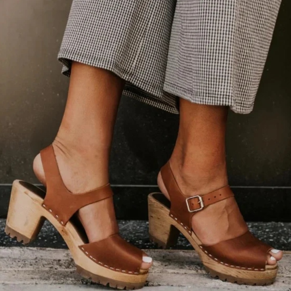 NWT MIA Greta Clogs, 10